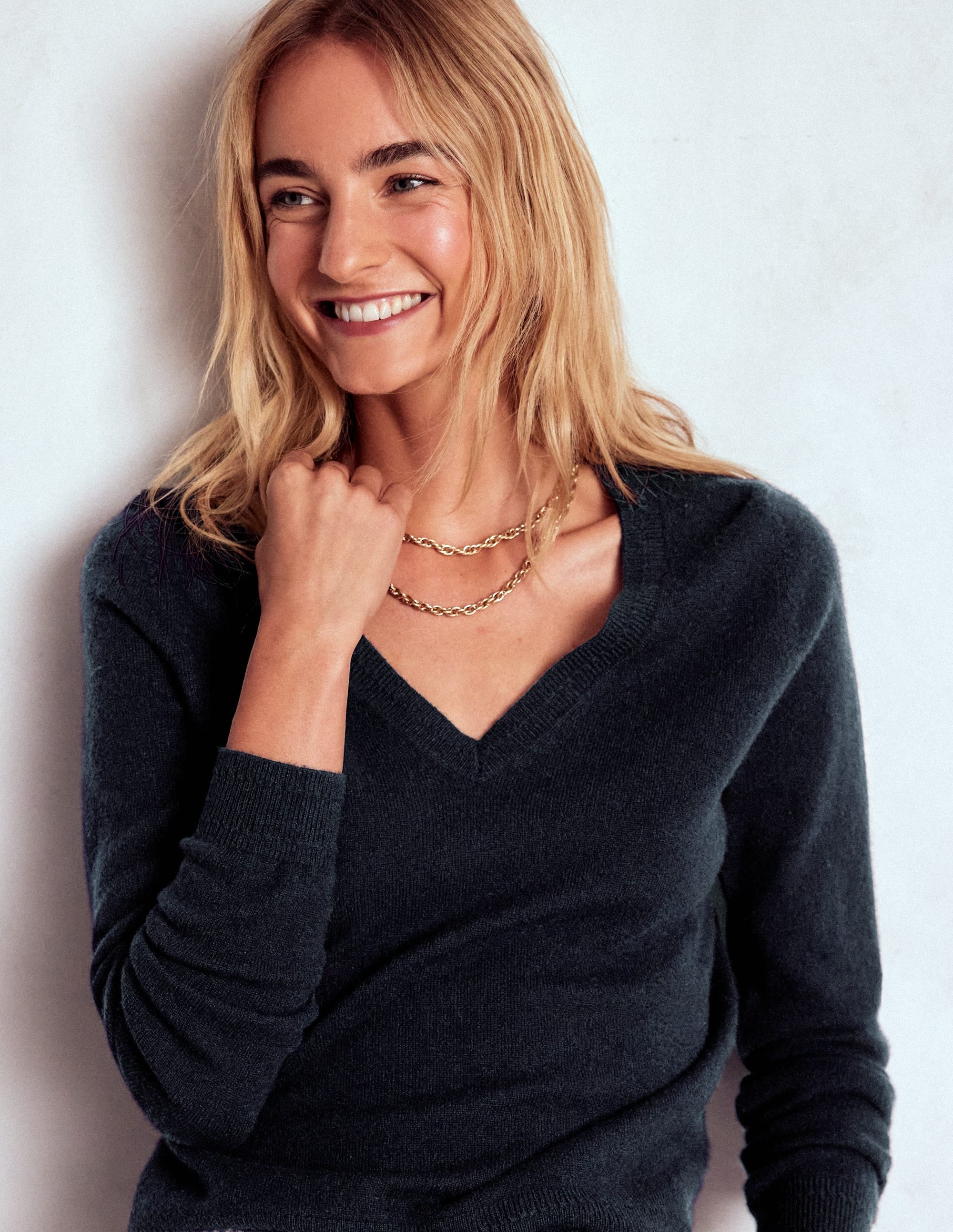 Eva Kaschmirpullover mit V-Ausschnitt-Marineblau - Image 5