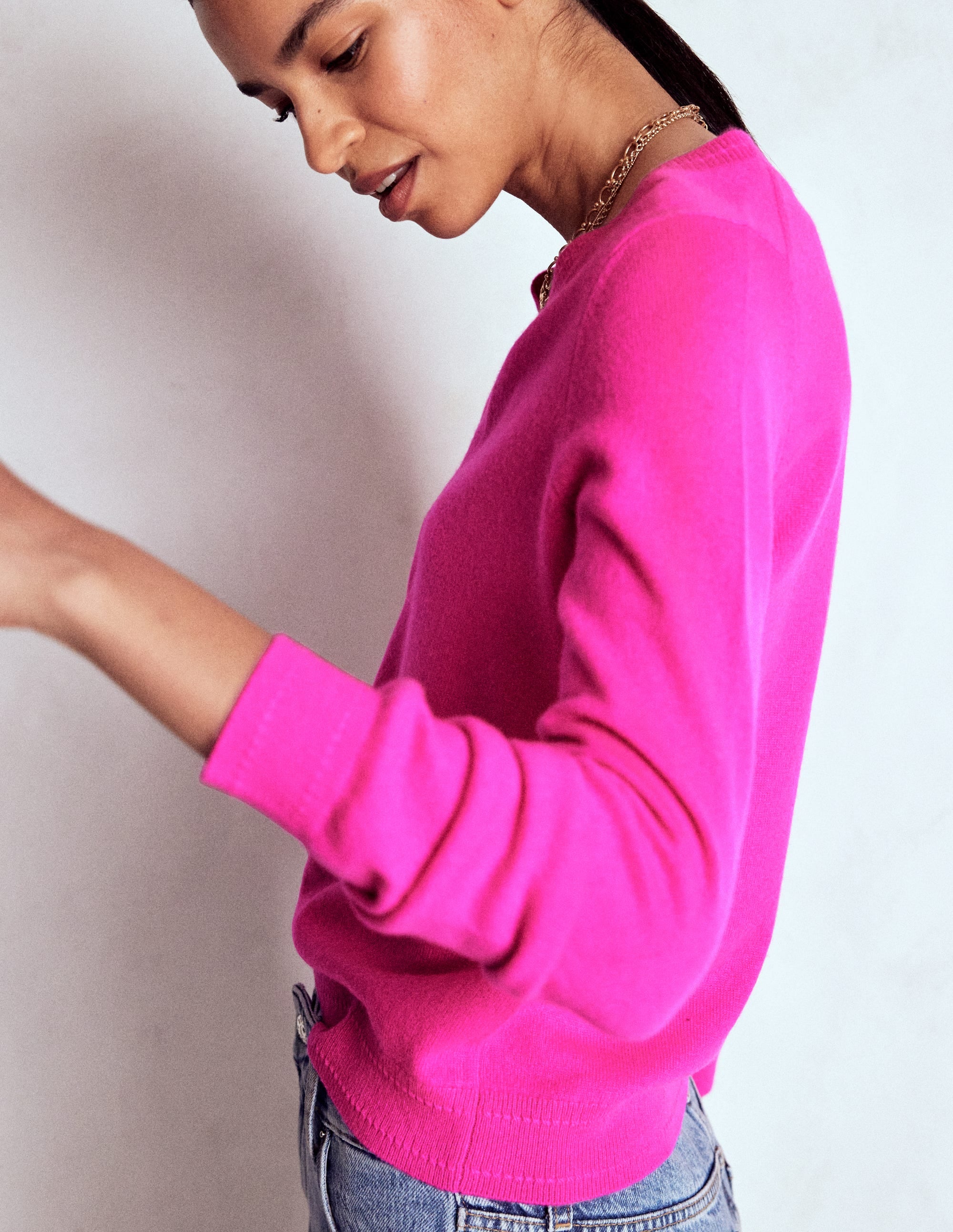 Eva Kaschmirpullover mit V-Ausschnitt-Farbenfrohes Stiefmütterchen - Image 4