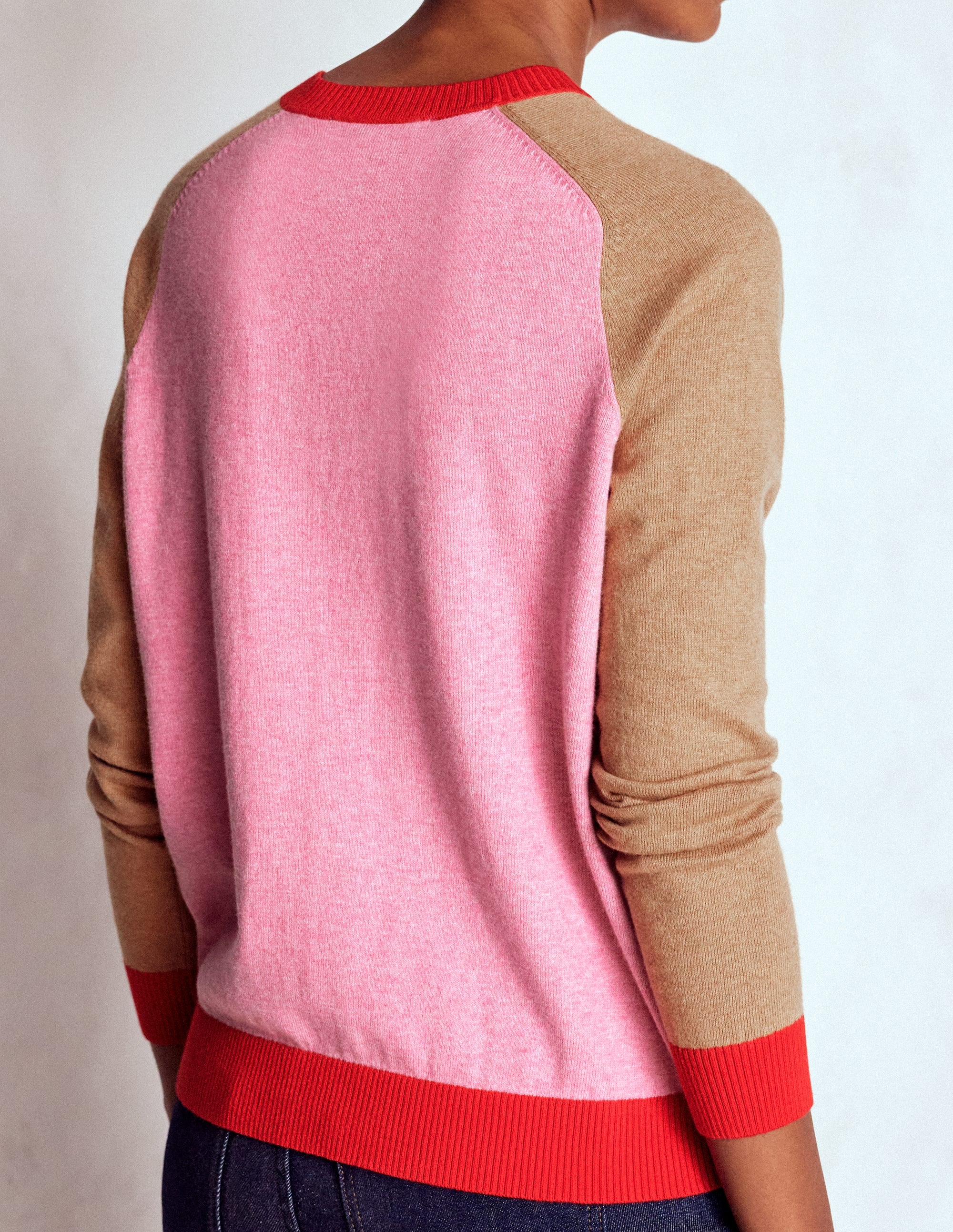 Meg Strickjacke mit Raglanärmeln-Kamelbraun, Rosa Blockfarben - Image 3