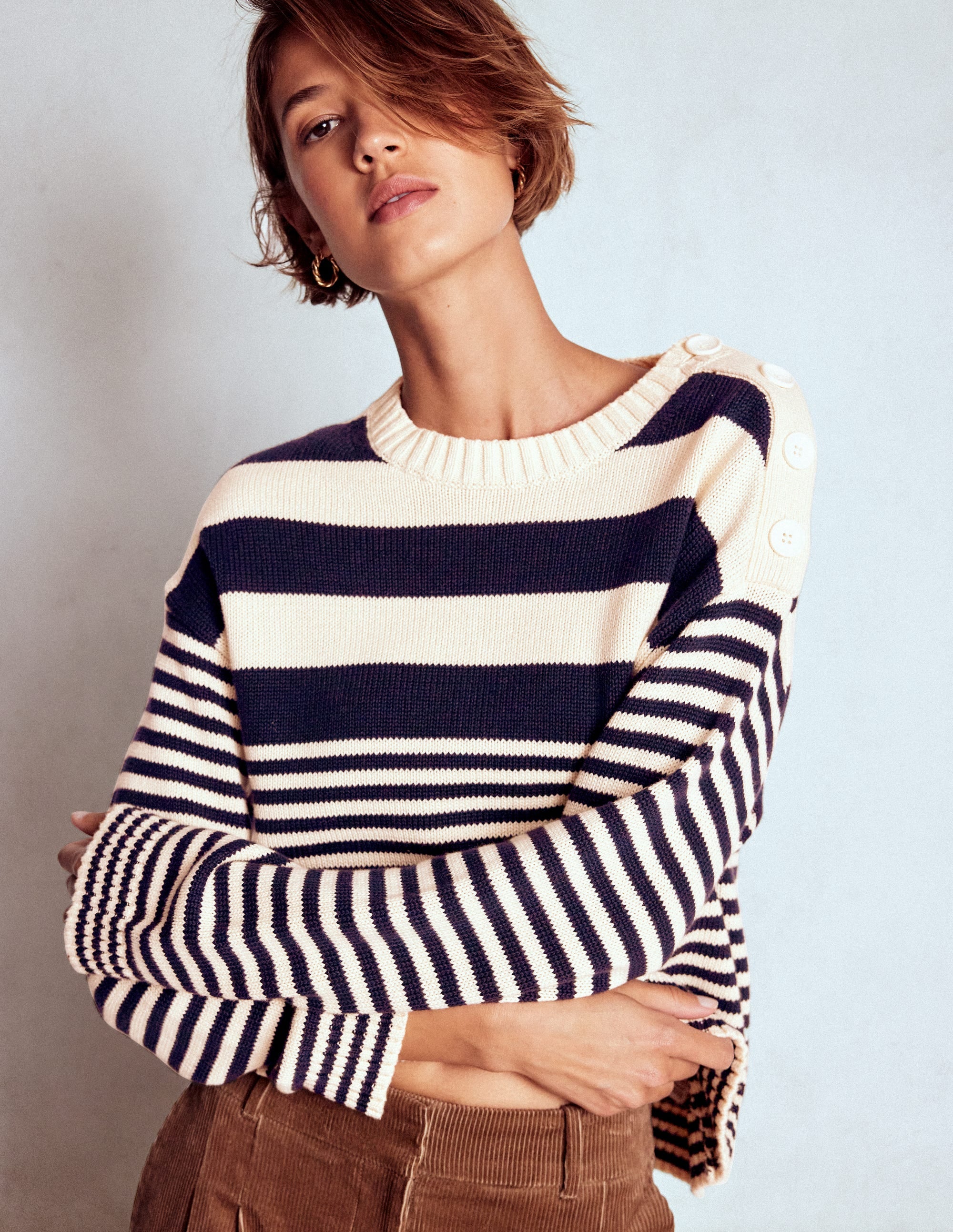 Jemma Breiter Baumwollpullover-Naturweiß/ Marineblau - Image 4
