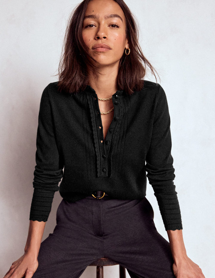 Angela Baumwollpullover mit Muschelsaum-Schwarz