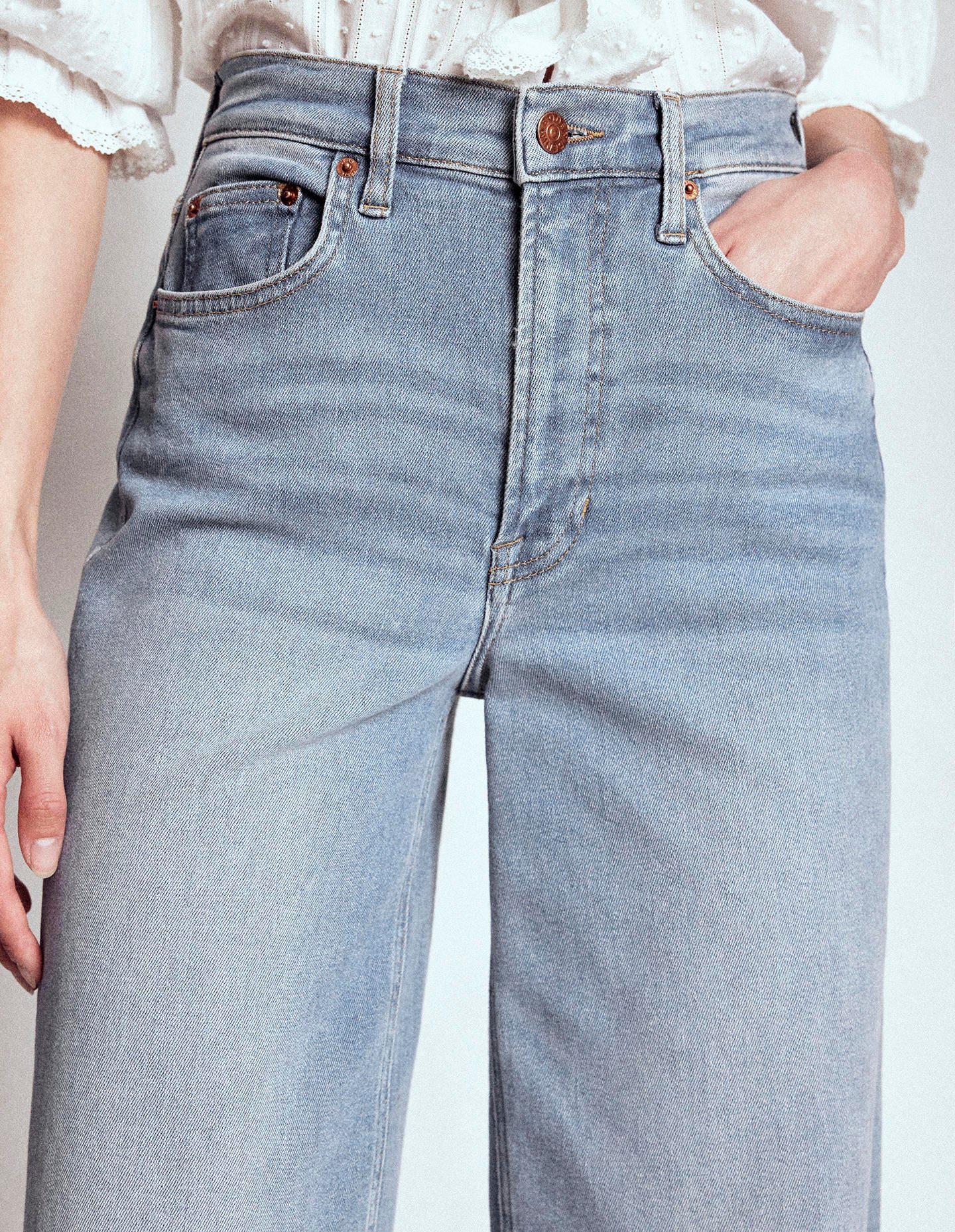 Hoch geschnittene Jeans mit weitem Bein-Ausgeblichene Optik