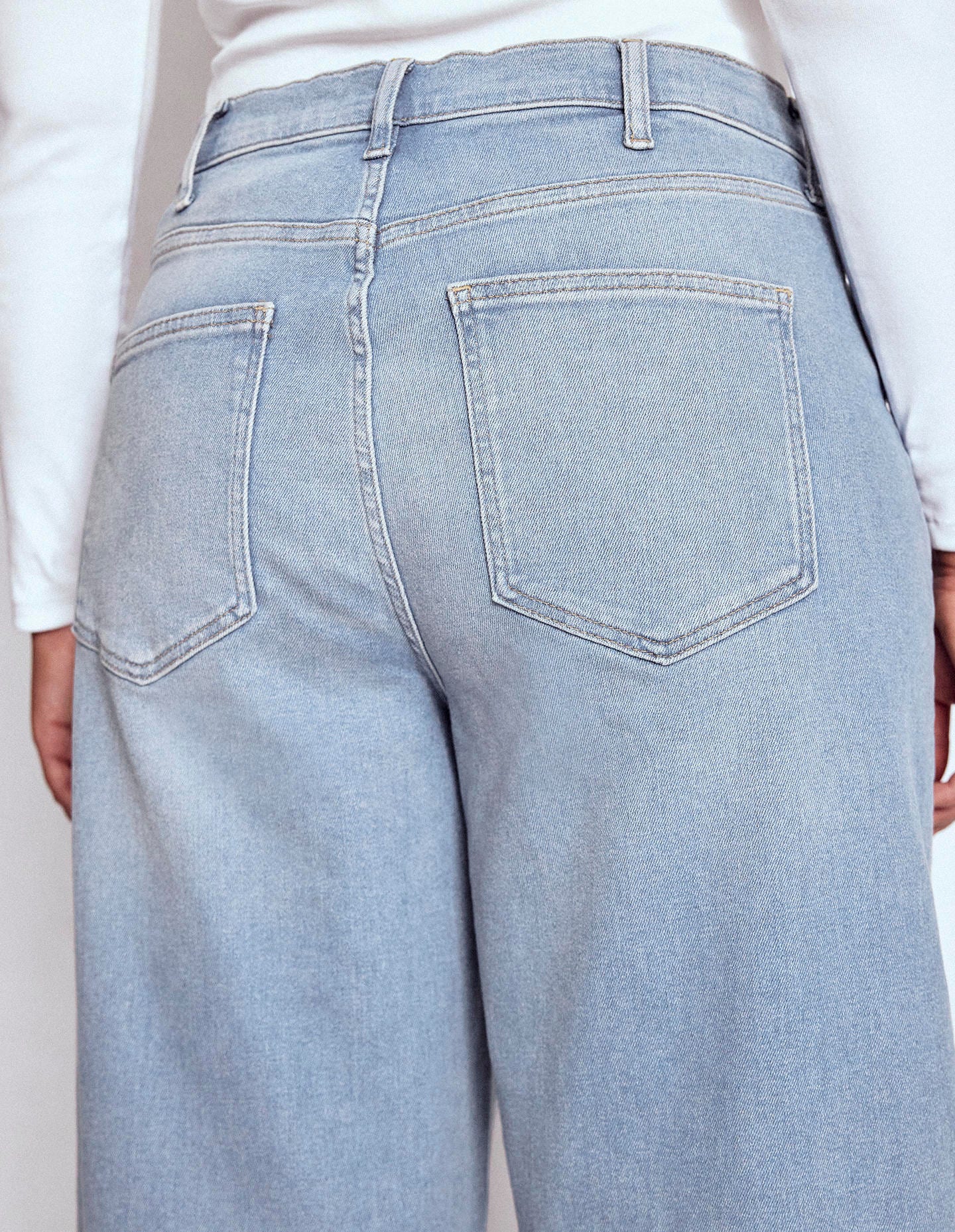 Hoch geschnittene Jeans mit weitem Bein-Ausgeblichene Optik