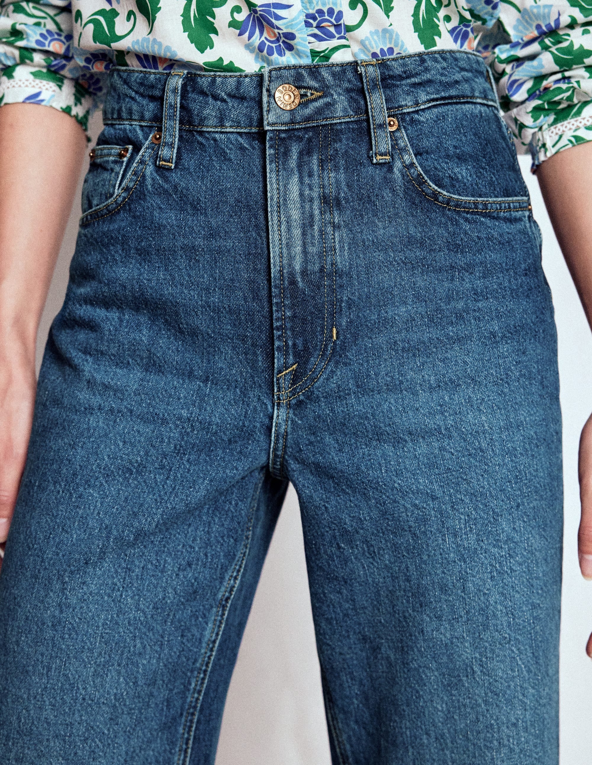 Kurze Jeans mit hohem Bund und geradem Beinschnitt-Mittlere Waschung - Image 5