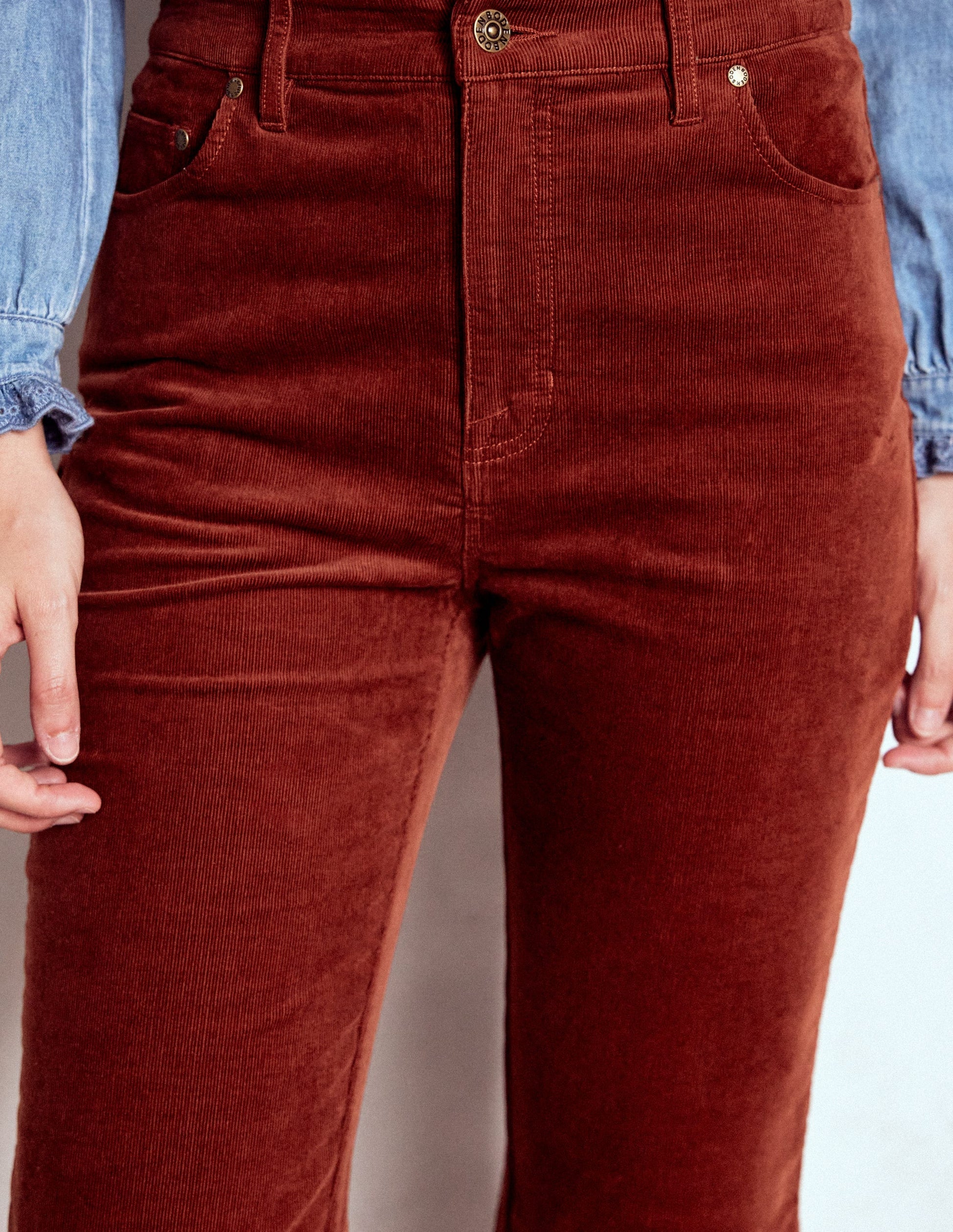 Ausgestellte Cord-Jeans im Five-Pocket-Design-Ziegelstein-2