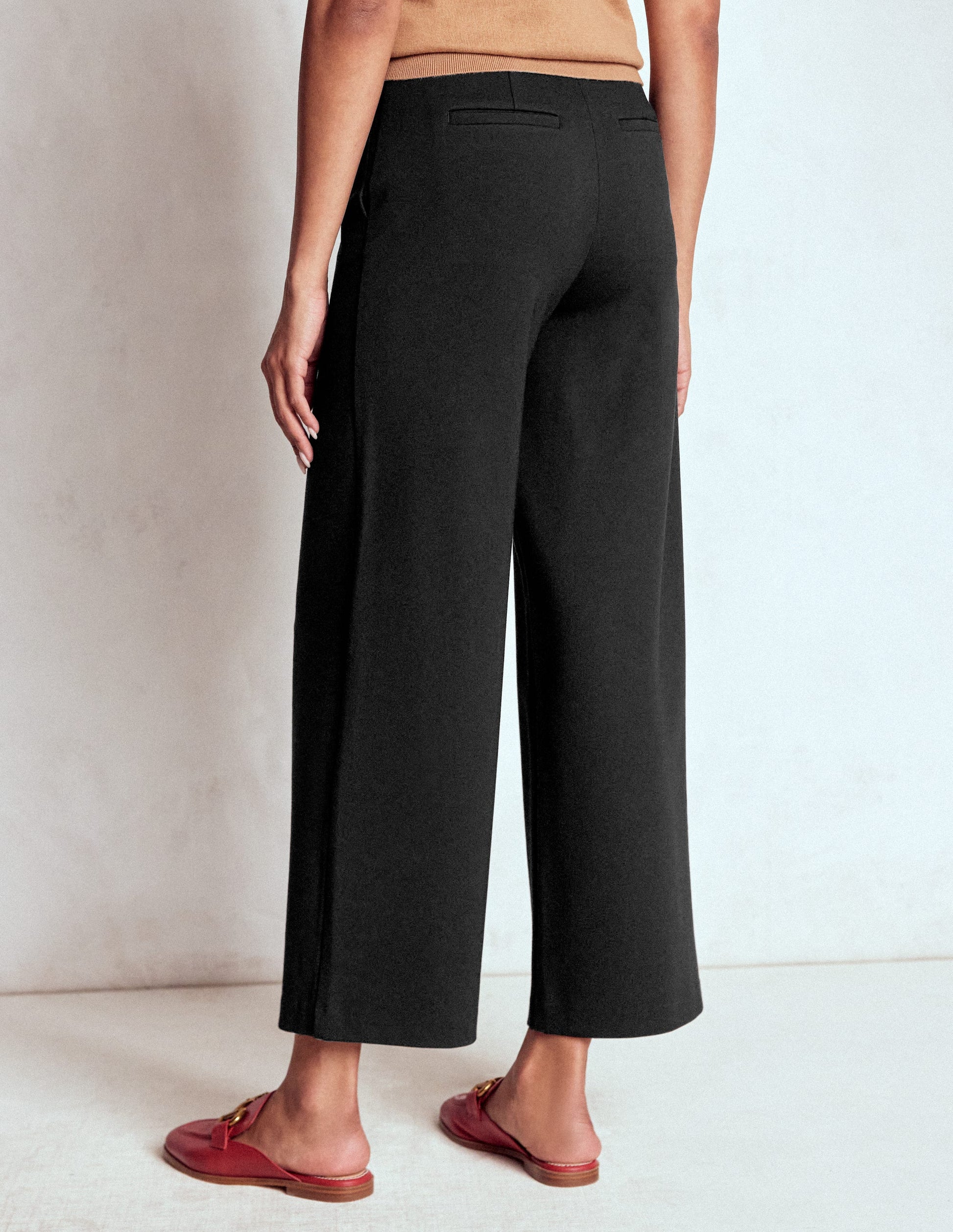 Belgravia Verkürzte Ponte-Hose-Schwarz-3