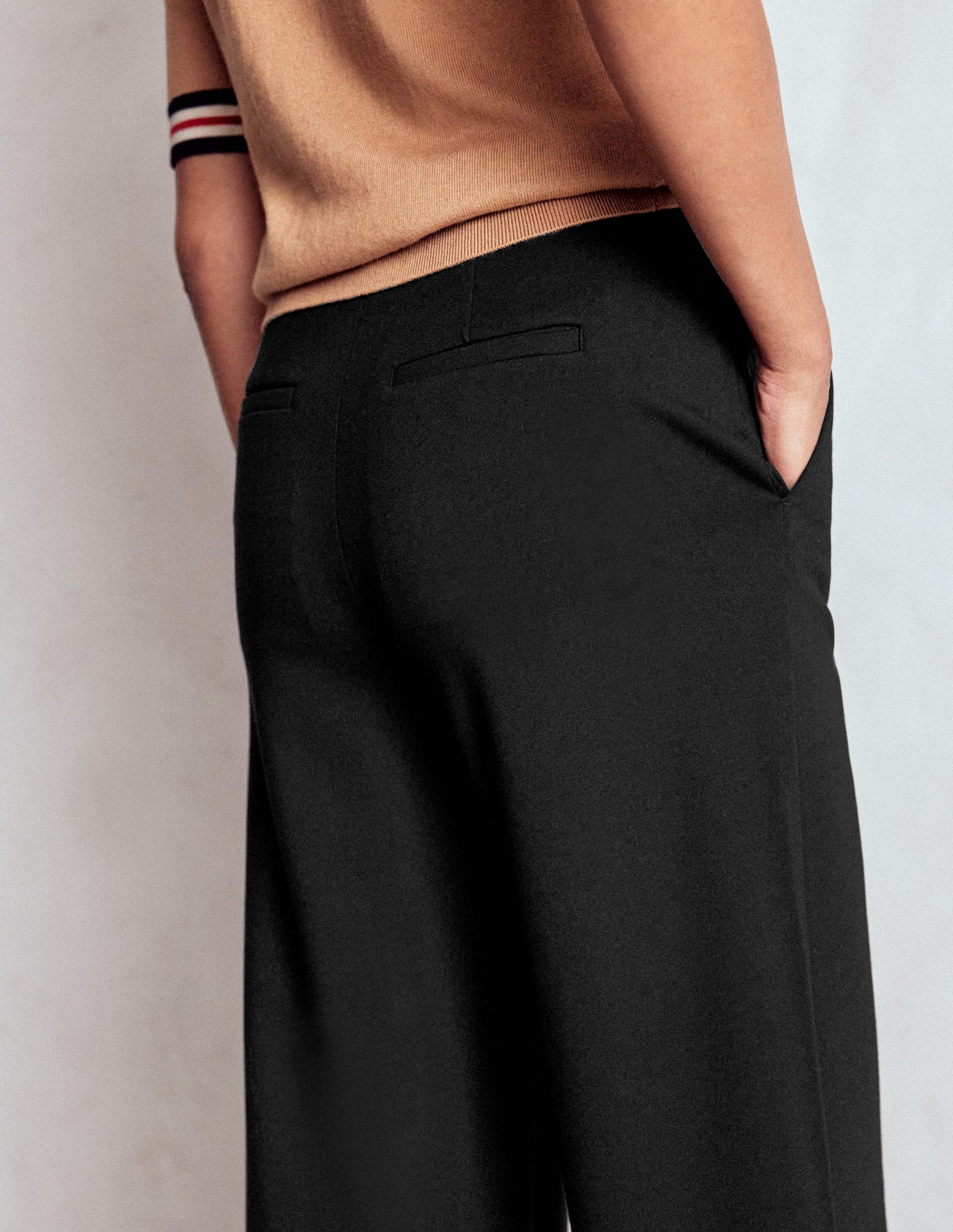 Belgravia Verkürzte Ponte-Hose-Schwarz-4