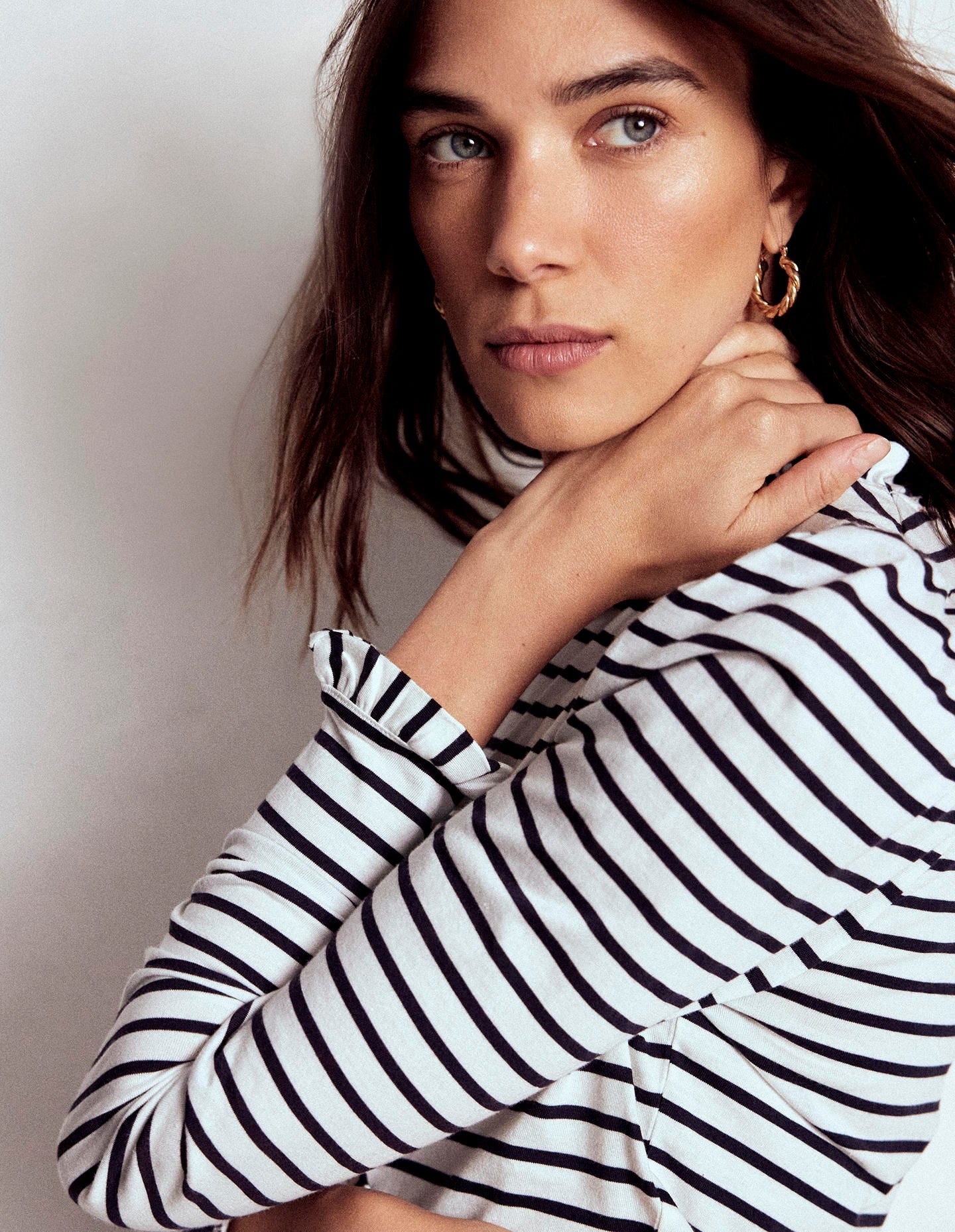 Superweiches Oberteil mit Rüschendetail-Black-1