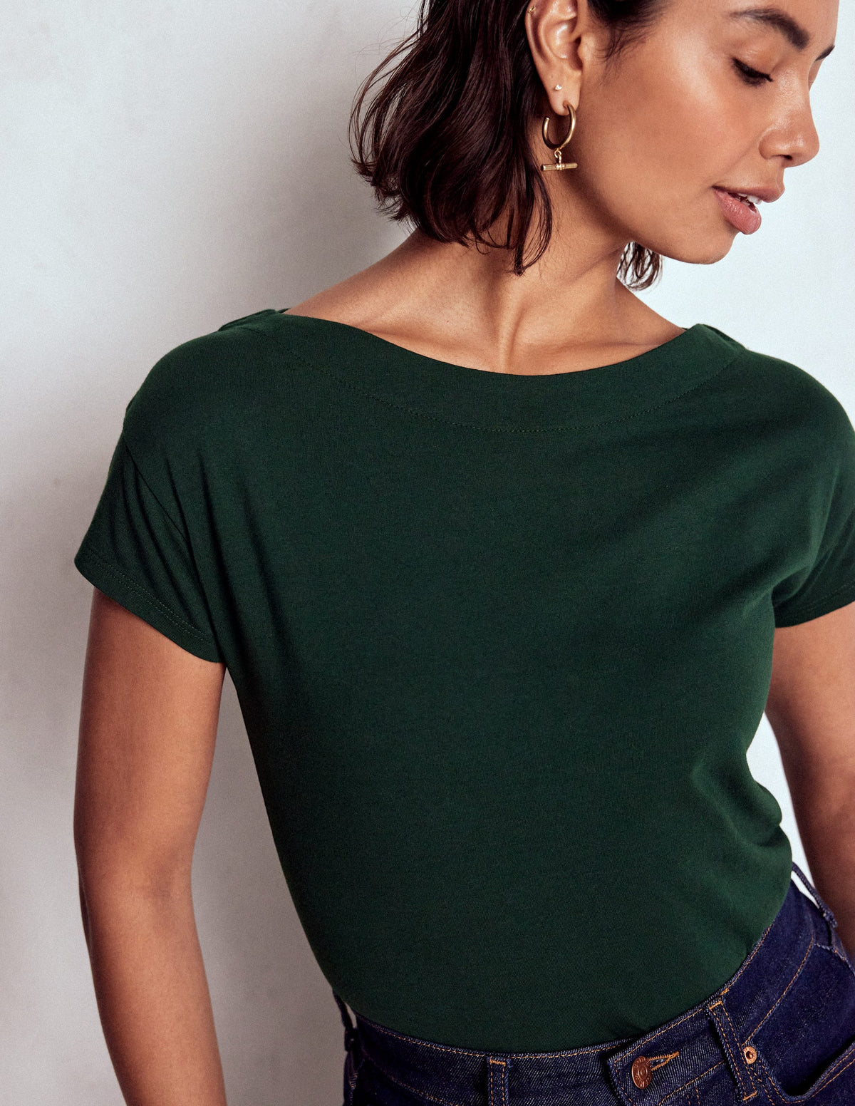 Superweiches T-Shirt mit U-Boot-Ausschnitt-Kiefergrün - Image 1