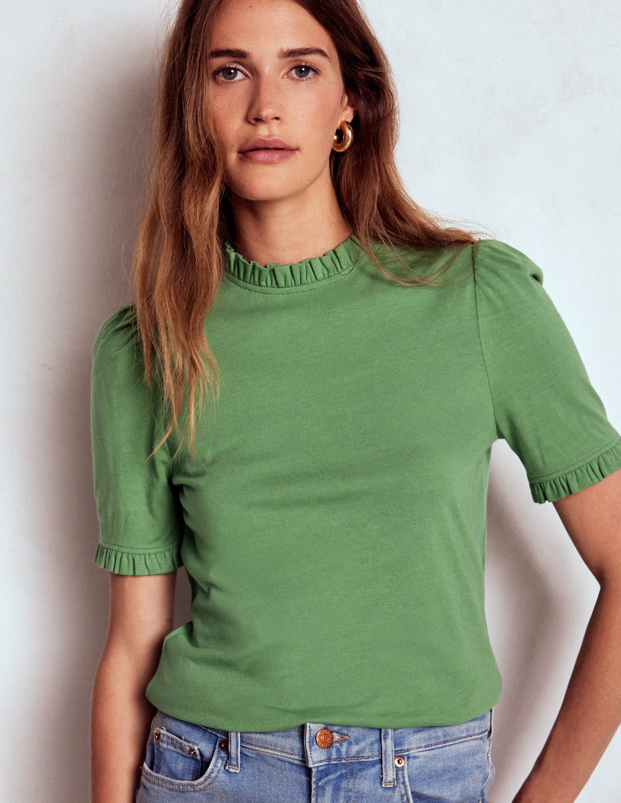 Superweiches T-Shirt mit Rüschendetail-Krötengrün - Image 1