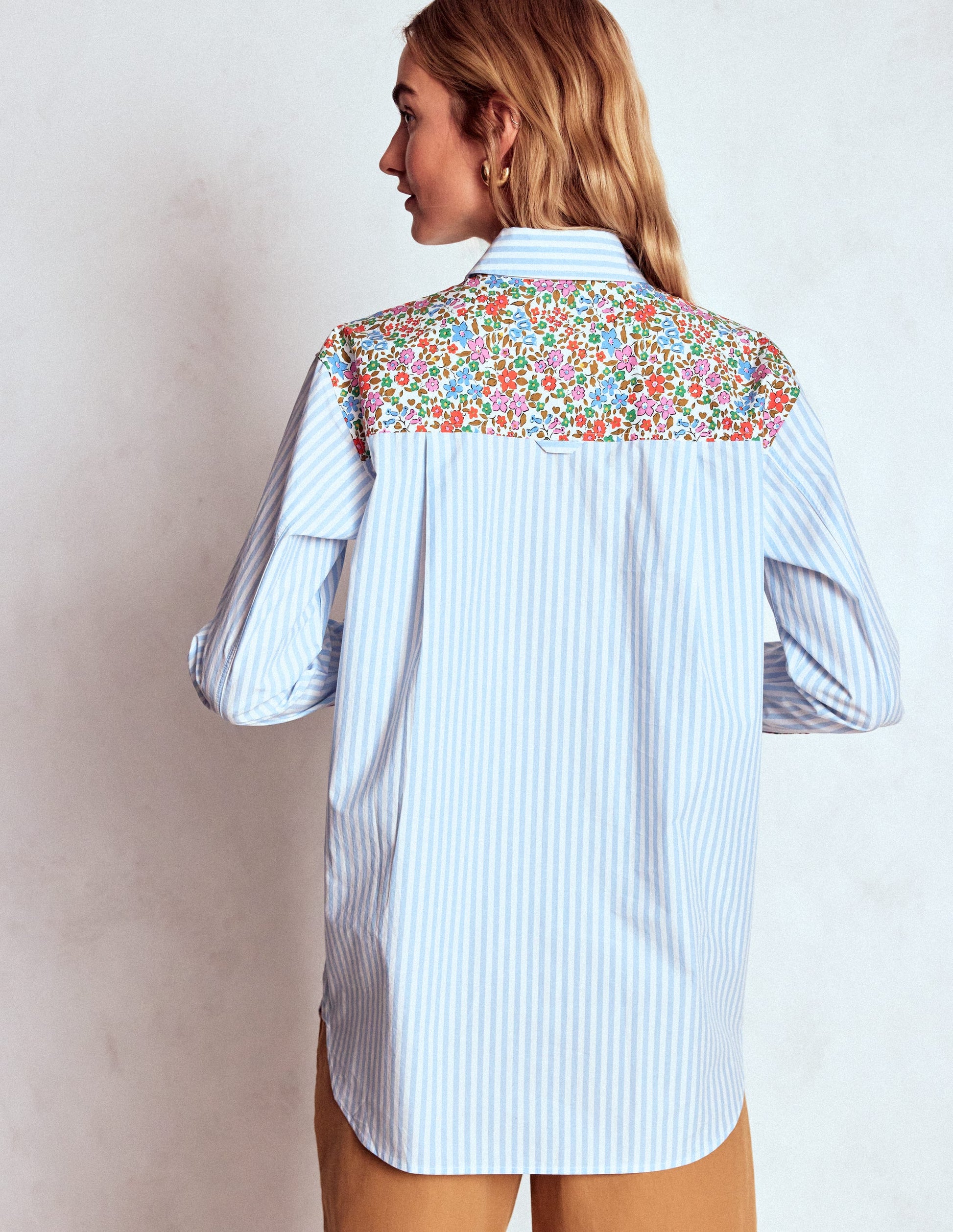 Sadie Lockeres Baumwollhemd-Blaue Streifen, Blumenbeet Kuddelmuddel-4