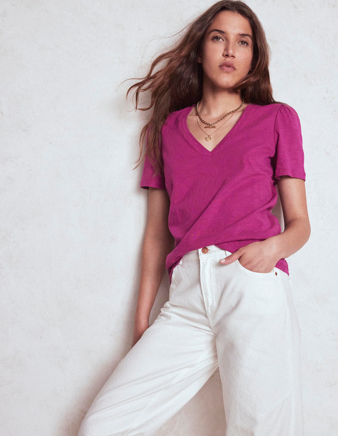 T-shirt flammé Sophie à col V-Magenta profond - Image 1