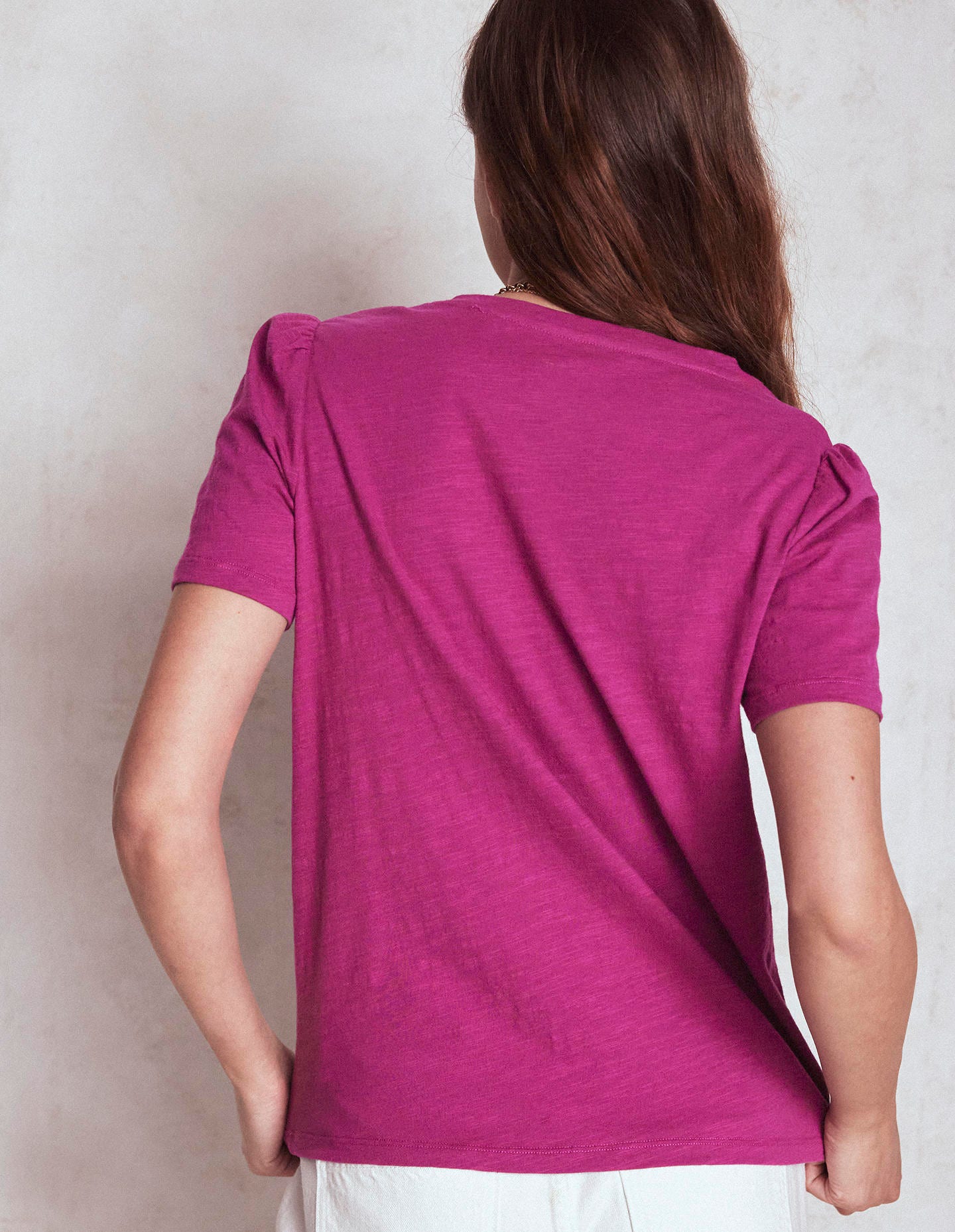 T-shirt flammé Sophie à col V-Magenta profond - Image 3