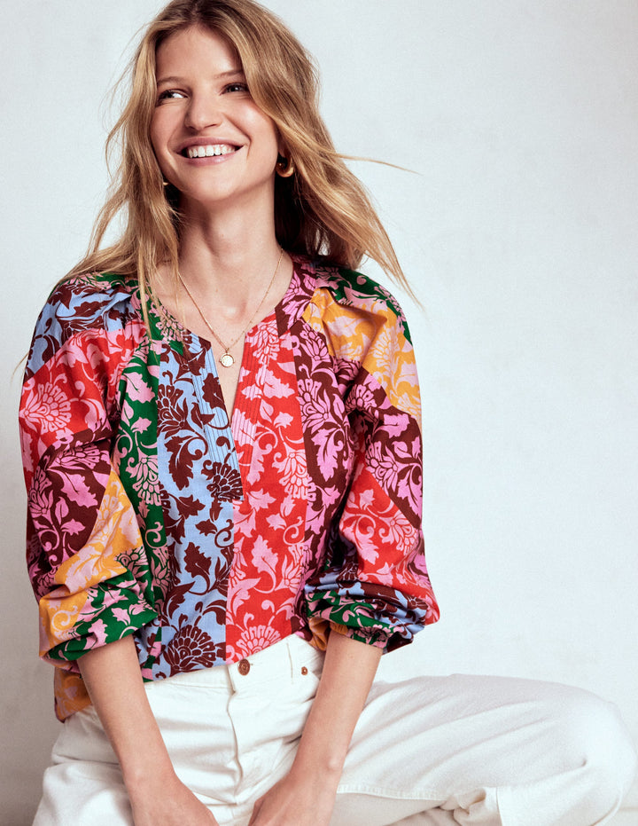 Langärmliges Oberteil mit gekerbtem Ausschnitt-Bunt Rebenornament