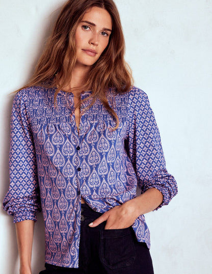 Elsa Jerseyhemd mit gesmokter Passe-Leuchtendes Blau, Geometrische Ornamente-4