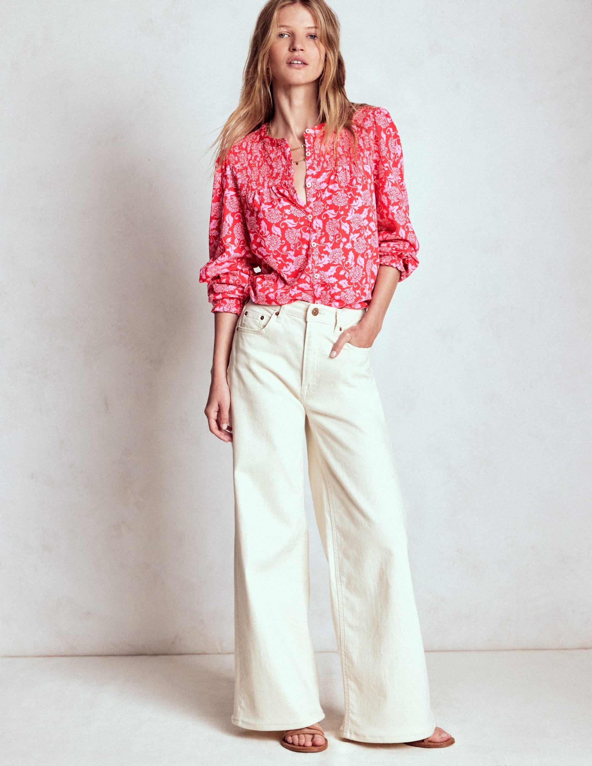 Chemise Elsa en jersey avec empiècement à smocks-Rouge coquelicot, motif Ornate Vine - Image 4