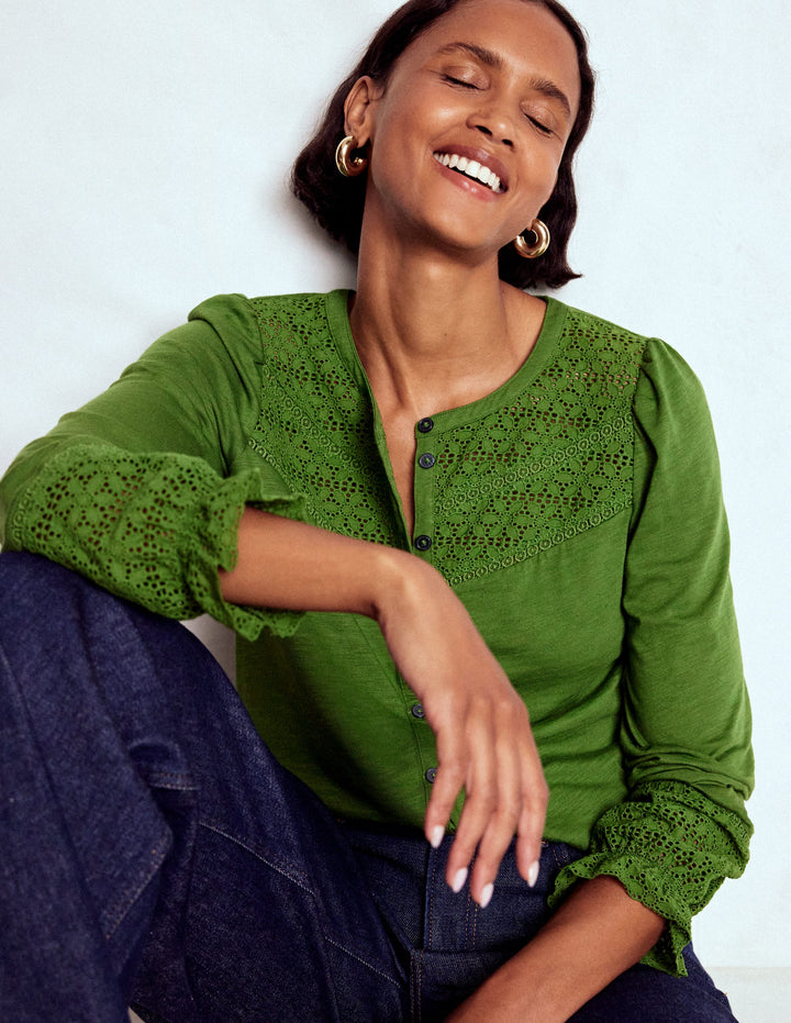 Pippa Jerseyhemd mit Lochstickerei-Promenadengrün