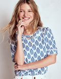 Mila Oberteil mit Spitzenbesatz-Denimblau, Wildblumenstrauß