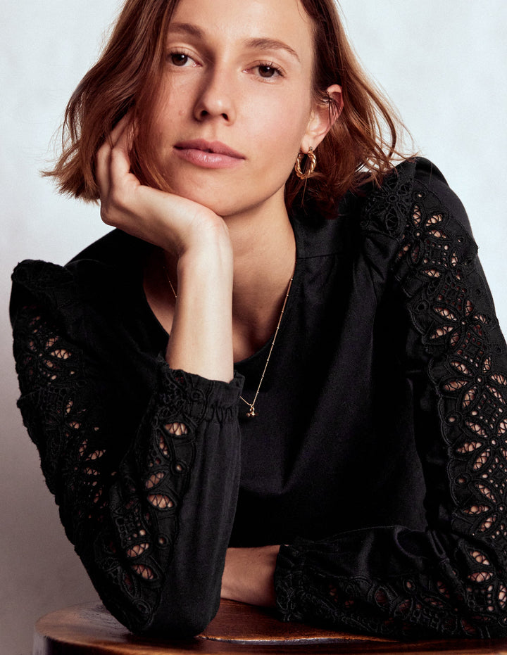 Top Scarlett à détails en broderie anglaise-Noir