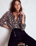 Top Georgia à smocks en jersey-Bleu marine et multi, lit de fleurs