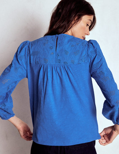 May Oberteil mit Lochstickerei-Blau-3