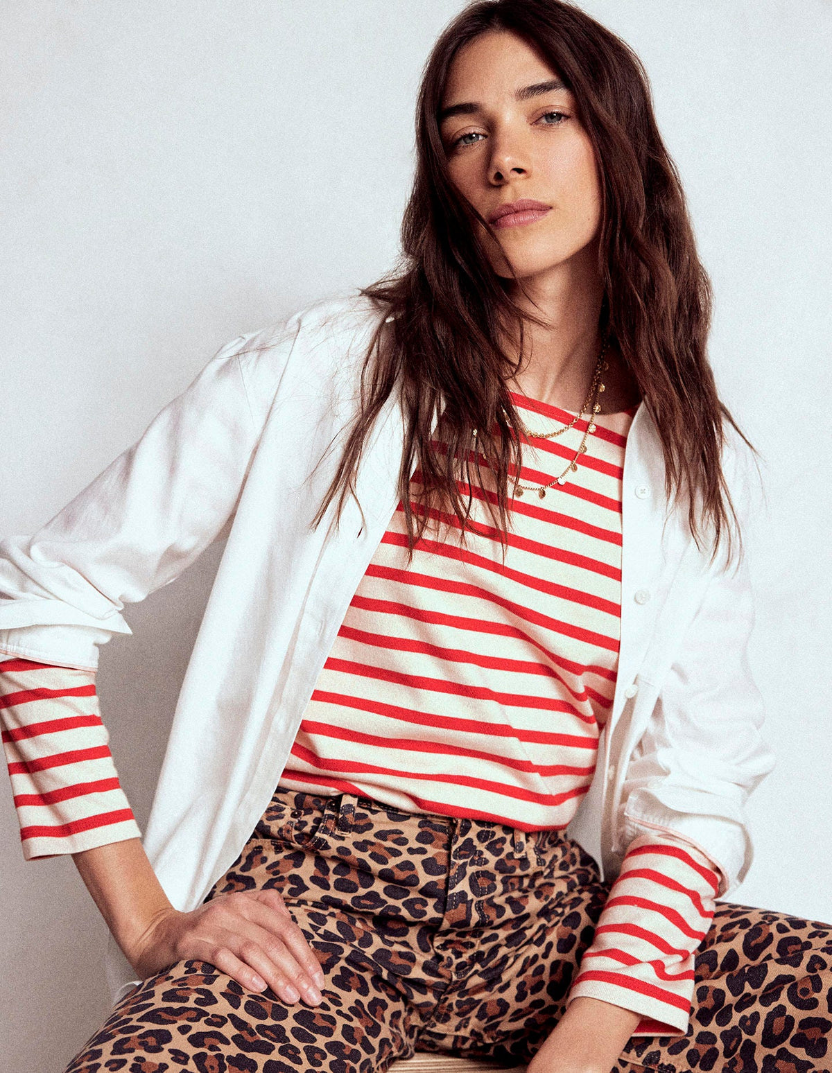 Maritimes Bretonshirt mit Zierknöpfen-Naturweiß und Leuchtendes Rot - Image 4