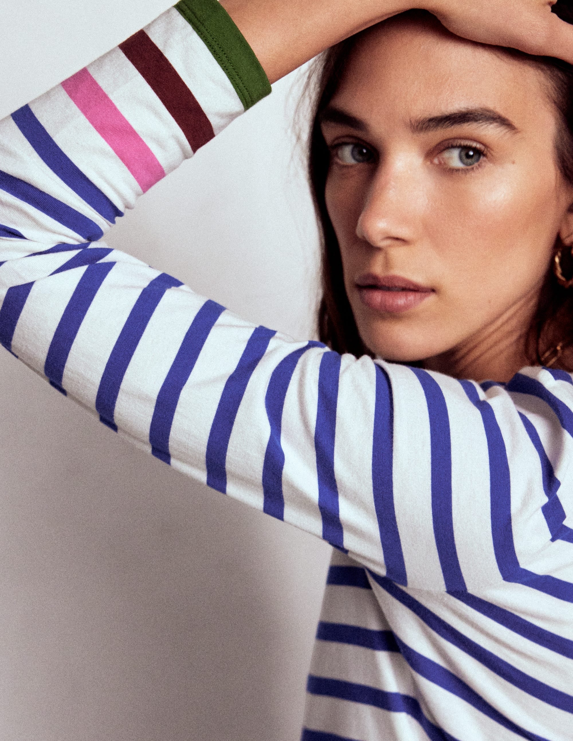 Olivia Langärmliges Bretonshirt-Eisvogelblau, Bunte Manschetten - Image 2