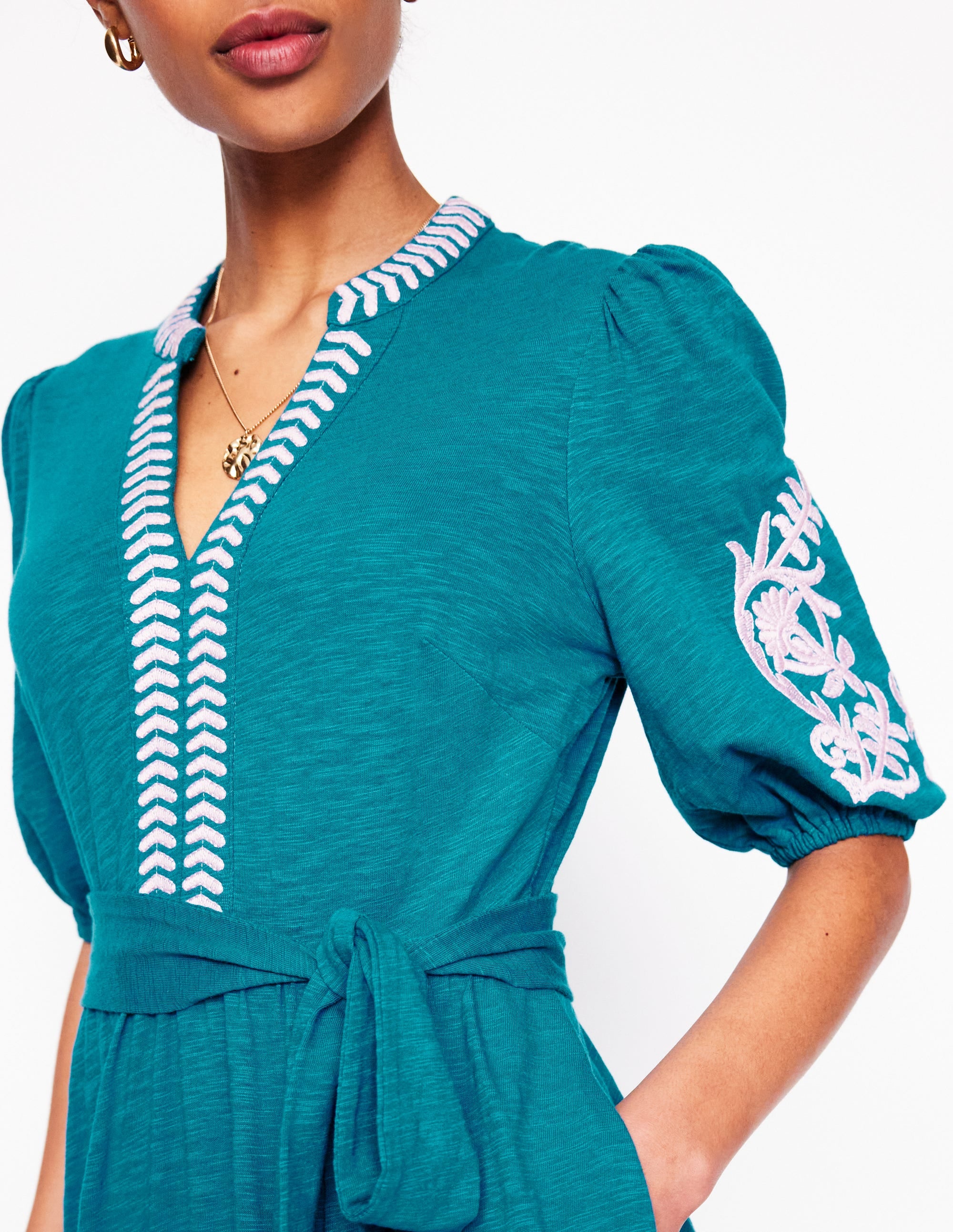 Amara Besticktes Jerseykleid-Tiefseeblau, Wiesenrosa - Image 2