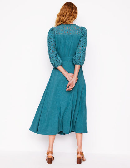 Eden Jerseykleid mit Lochstickerei-Wasserfallblau