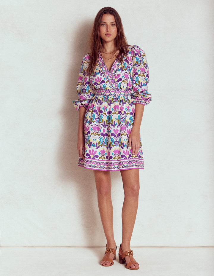 Mya Kurzes Baumwollkleid-Königliches Lila Freesienstempel