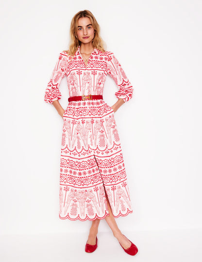 Clara Hemdblusenkleid mit Lochstickerei-Mohnblumenrot, Papageien-Lockstickerei