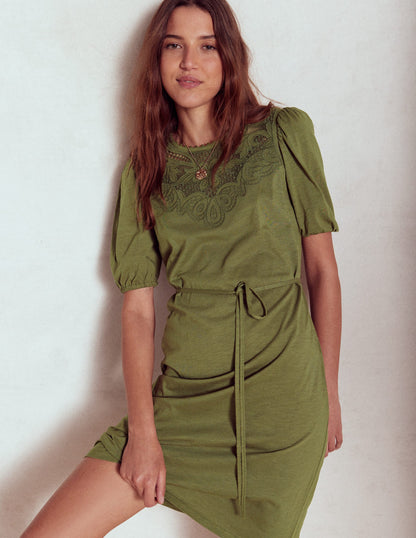 Kurzes Kleid mit Cutwork-Detail-Waldgrün-2