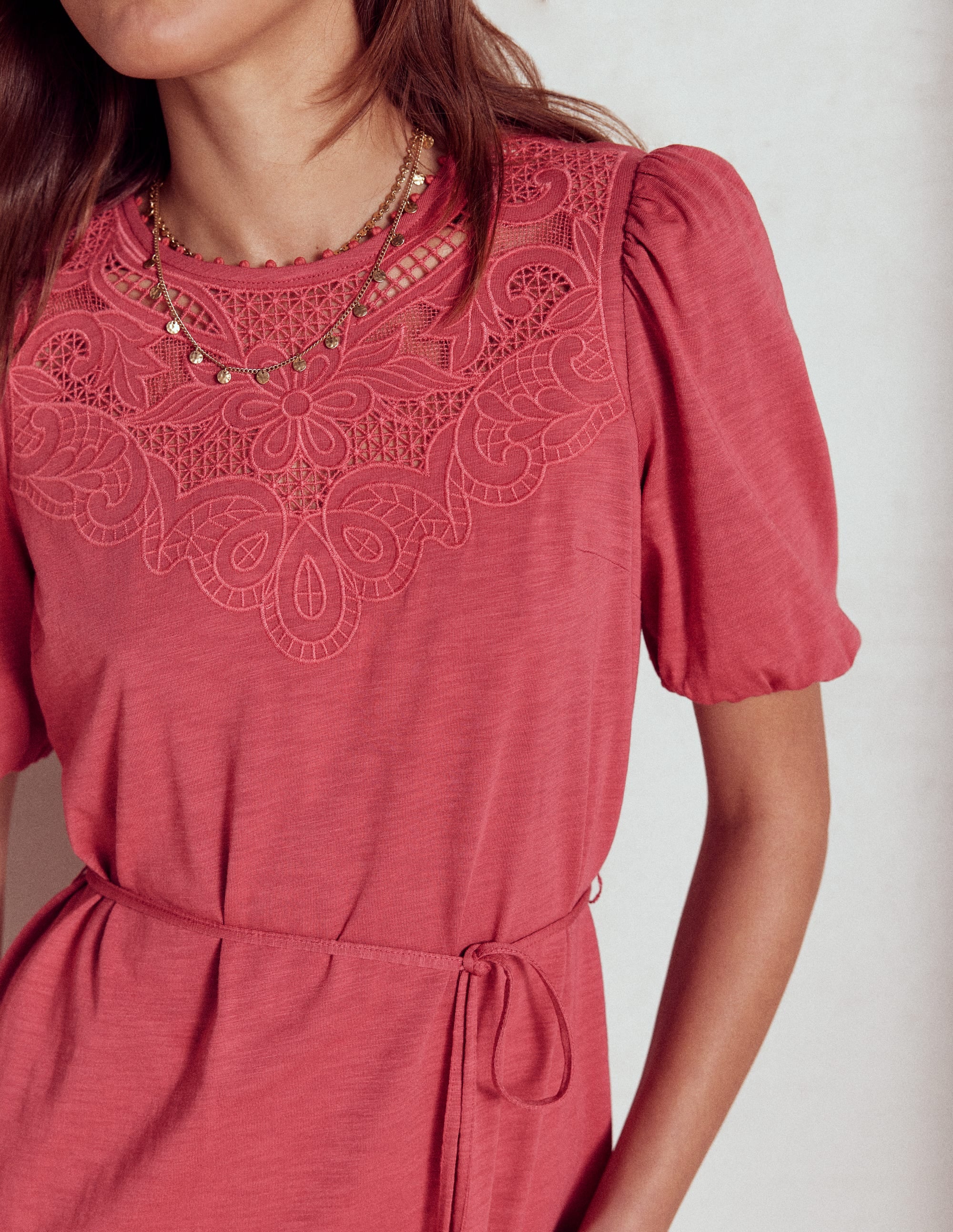Kurzes Kleid mit Cutwork-Detail-Terrakotta - Image 2