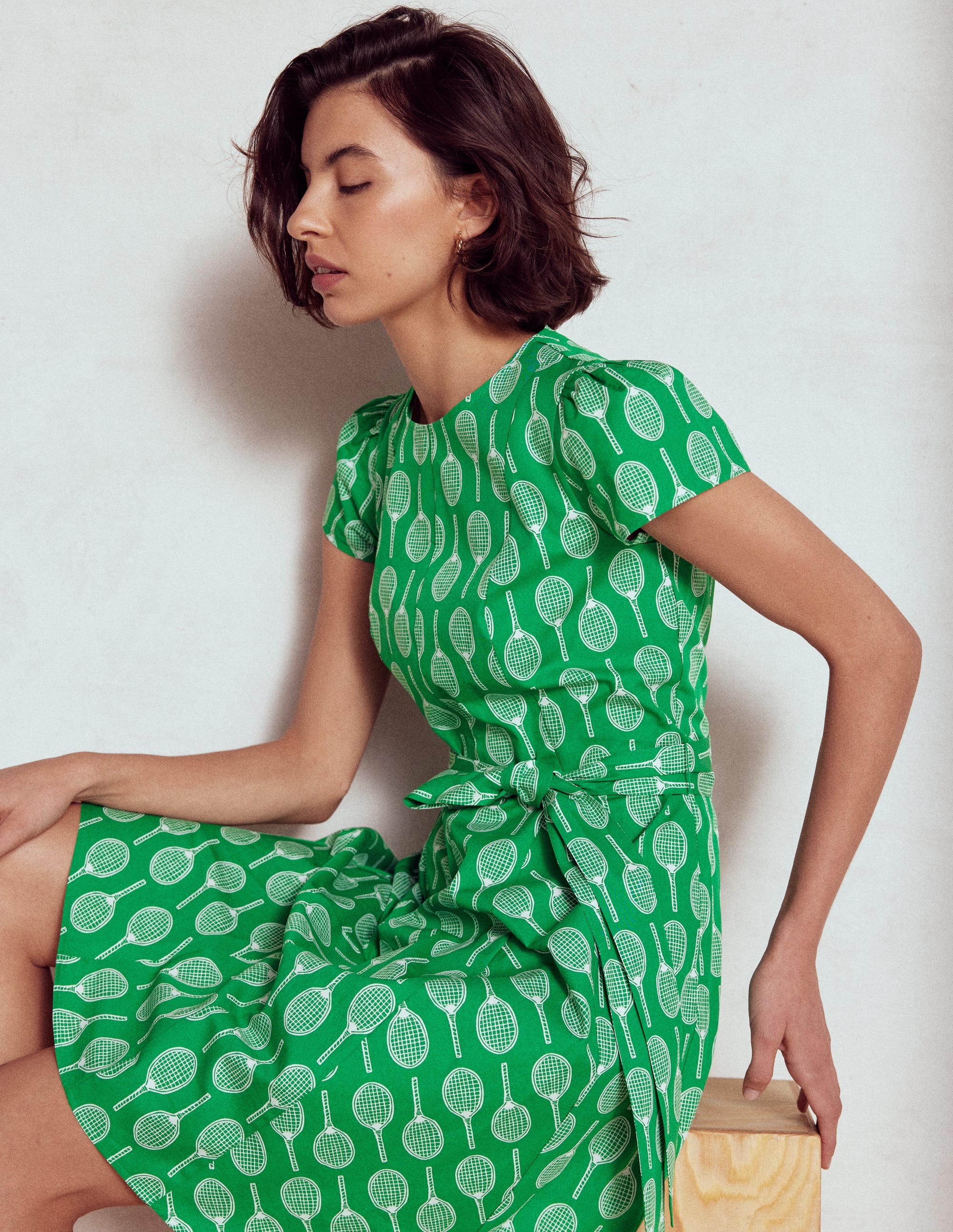 Robe courte Imo en coton à godet-Émeraude profond, motif Tennis - Image 1