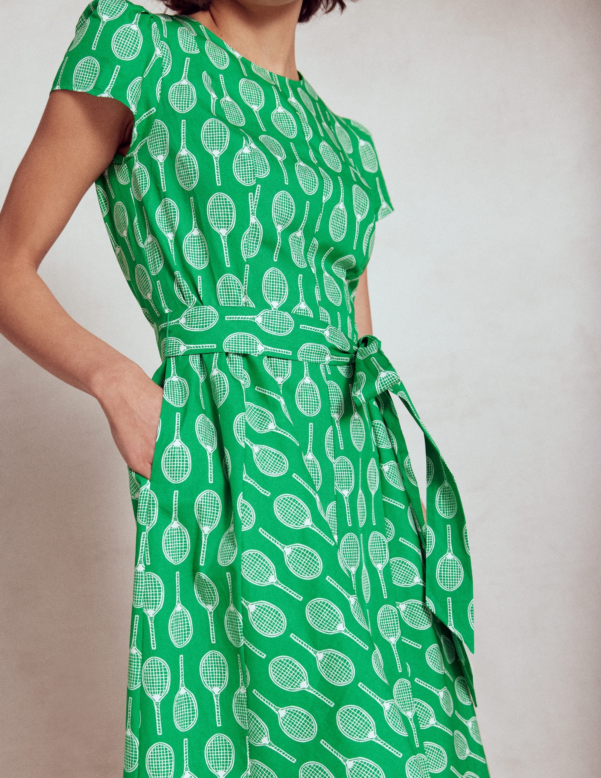 Robe courte Imo en coton à godet-Émeraude profond, motif Tennis - Image 2