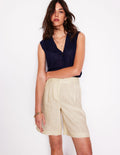 Leinen-Shorts mit weitem Bein und Faltendesign-Ivory and Navy Spot