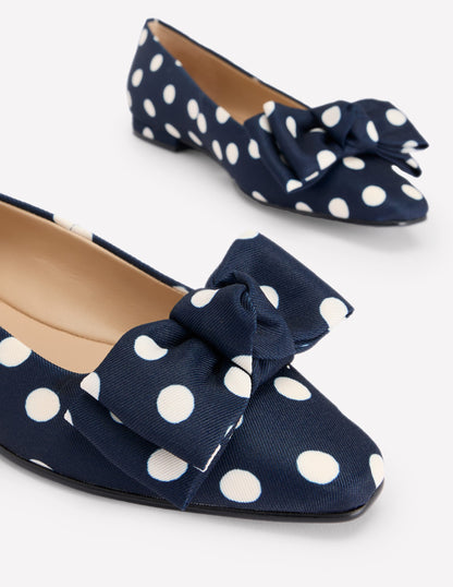 Ballerines à bout biseauté-Bleu marine foncé, pois abstraits