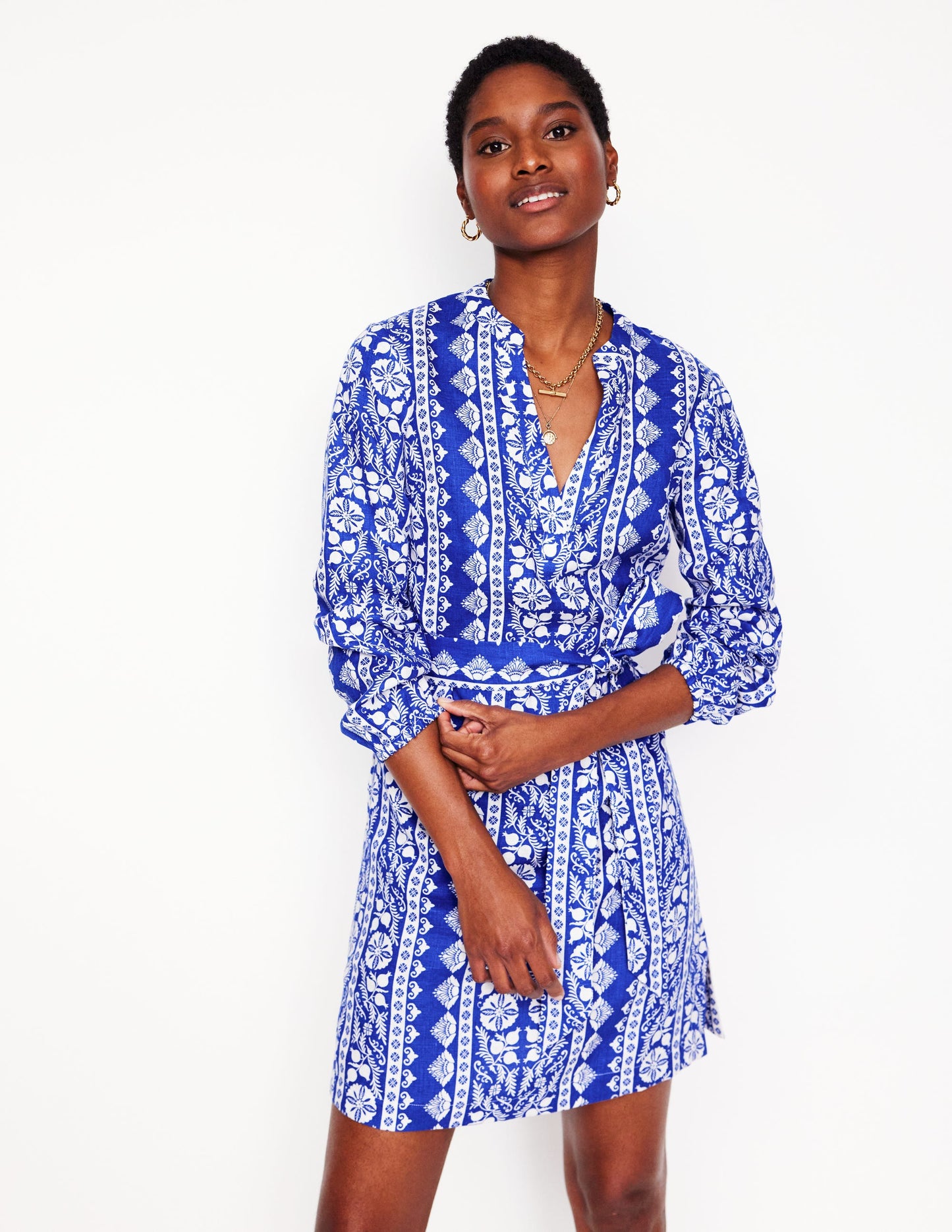 Robe Cleo nouée à la taille en lin-Bleu vif, motif Ornate Border