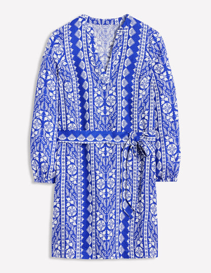 Robe Cleo nouée à la taille en lin-Bleu vif, motif Ornate Border