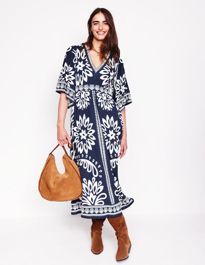 Maya Jersey-Maxikleid im Kimono-Stil-Französisches Marineblau, Palmenblätter