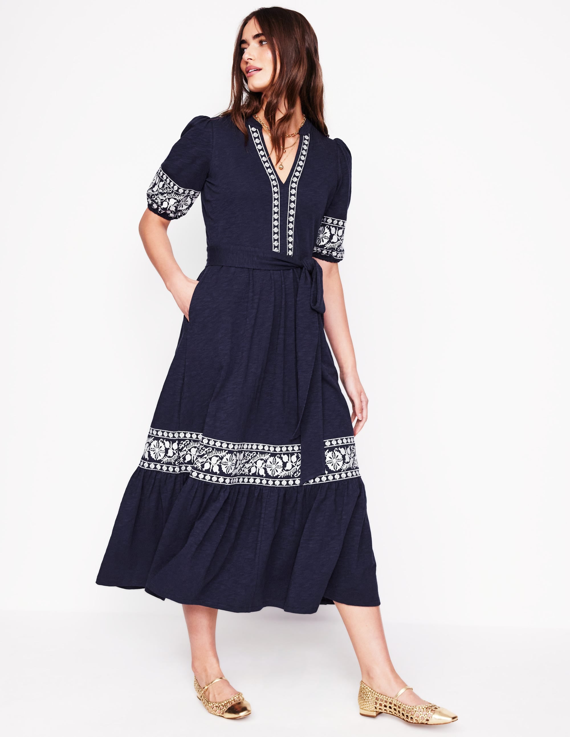 Robe Amara brodée en jersey-Broderie Bleu Marine - Image 4