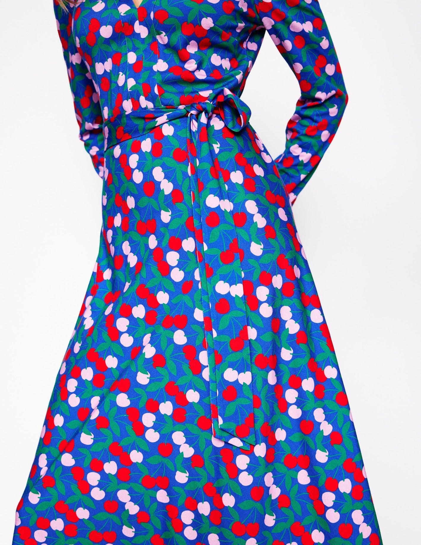 Robe Imogen en jersey à col-Bleu vif, motif Cherry Cascade