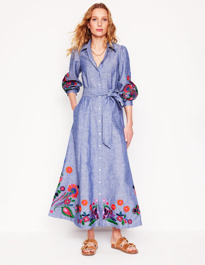 Clara Hemdblusenkleid aus Leinenmischgewebe-Blaues Chambray, Stickerei