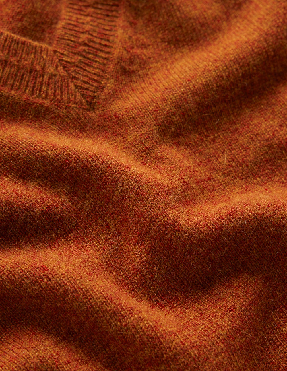 Eva Kaschmirpullover mit V-Ausschnitt-Cognac Meliert