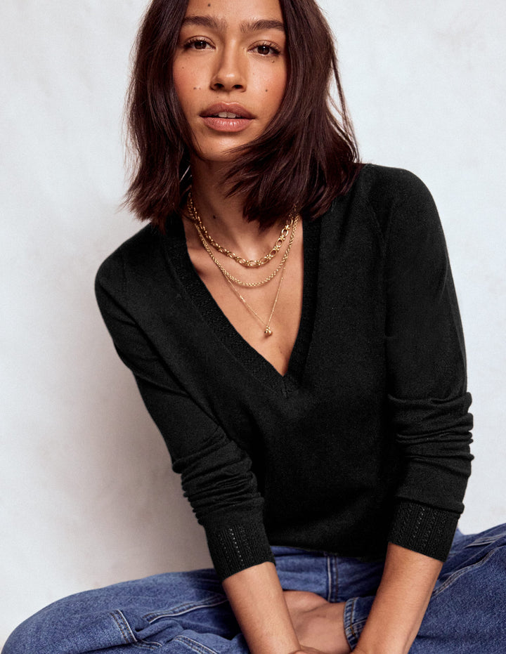 Emilia Baumwollpullover mit V-Ausschnitt-Schwarz