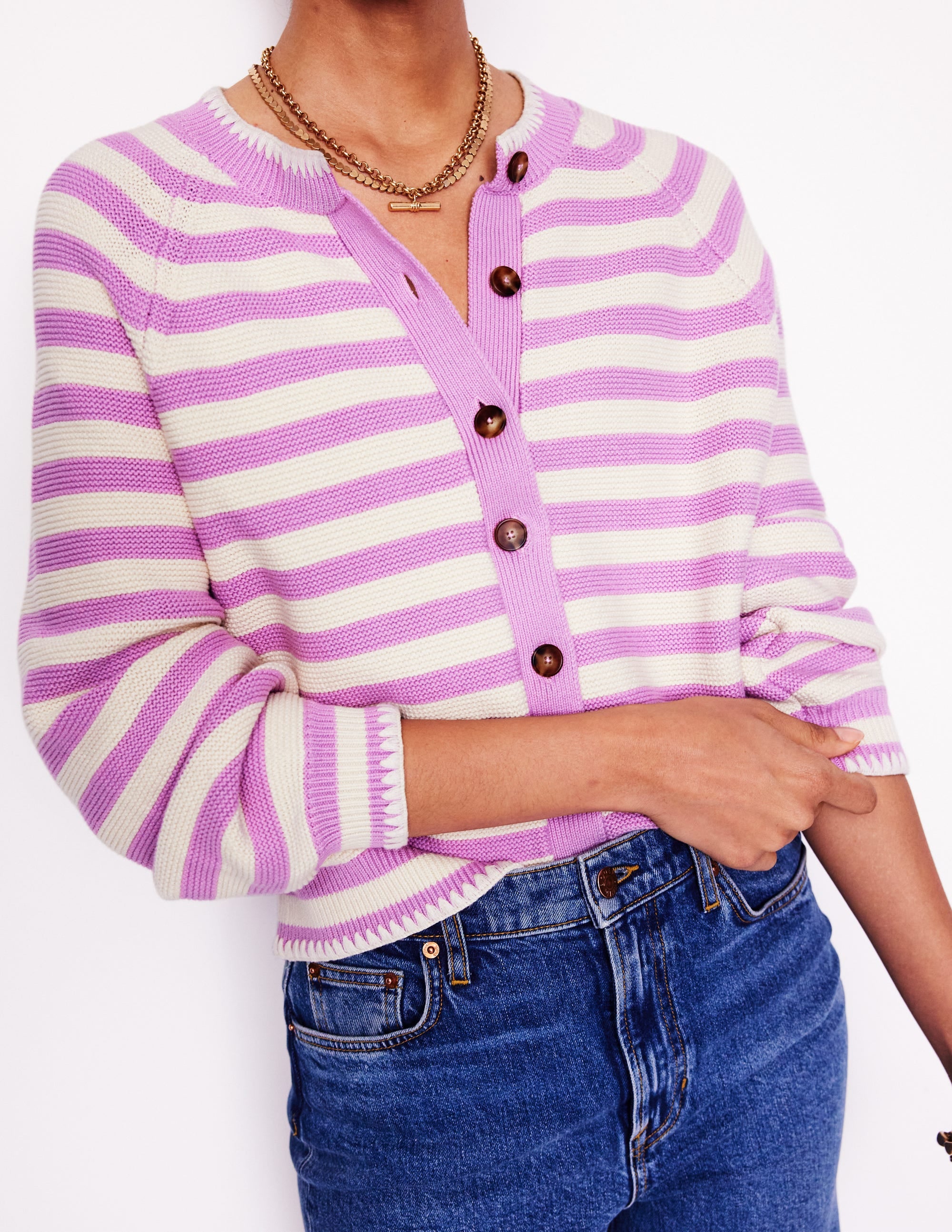 Lena Strickjacke mit Ziernaht-Sanftes Lavendel und Naturweiß Streifen - Image 2