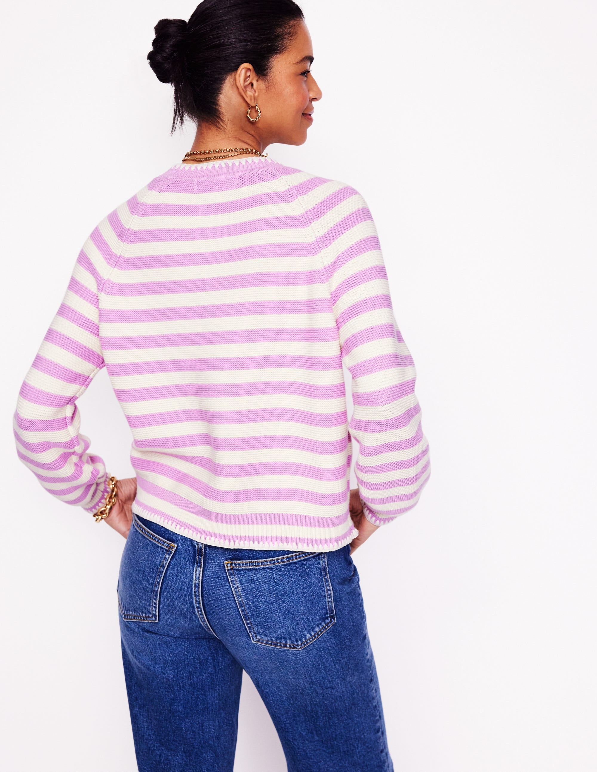 Lena Strickjacke mit Ziernaht-Sanftes Lavendel und Naturweiß Streifen - Image 3