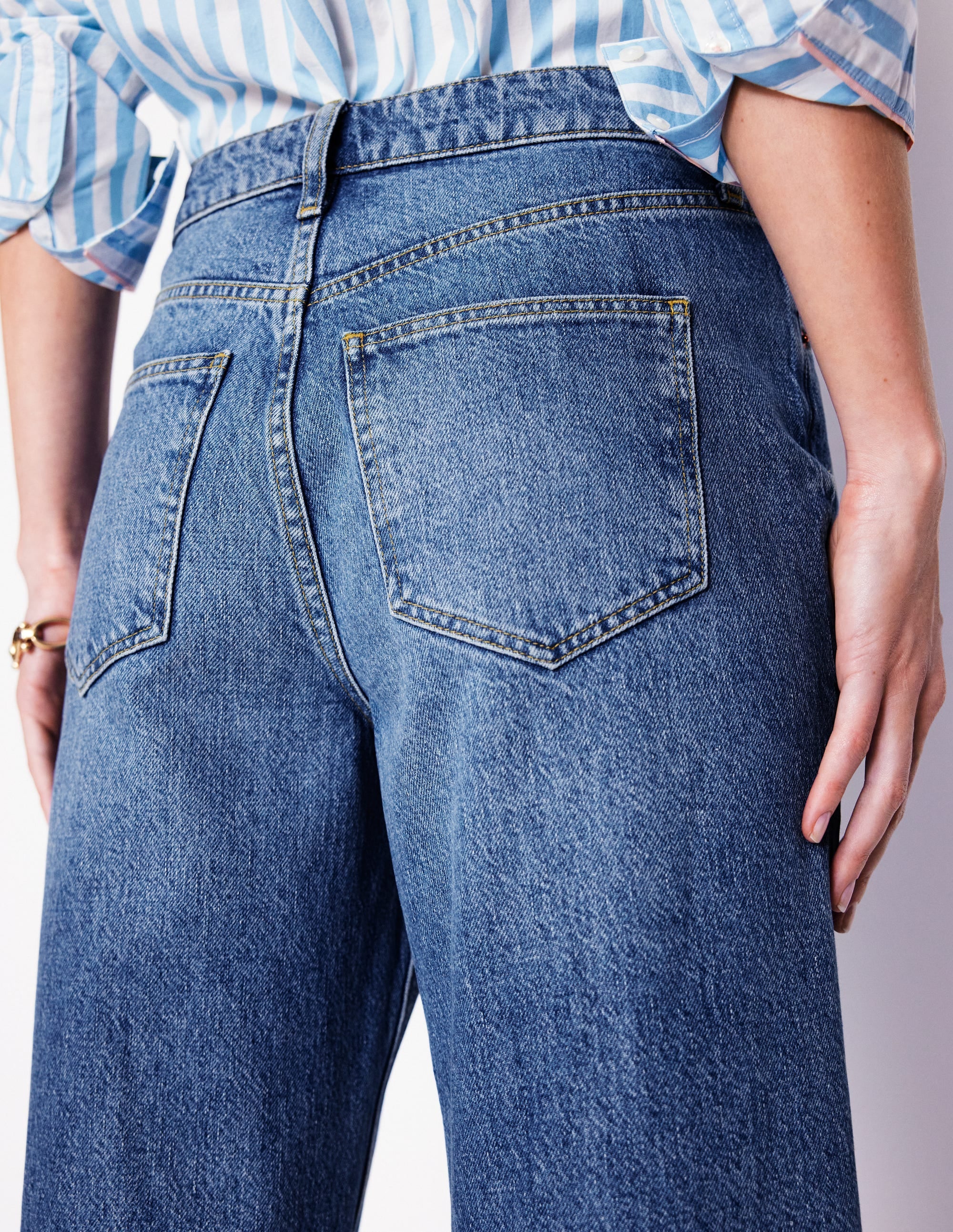 Kurze Jeans mit hohem Bund und geradem Beinschnitt-Helles Vintage Fransen - Image 2