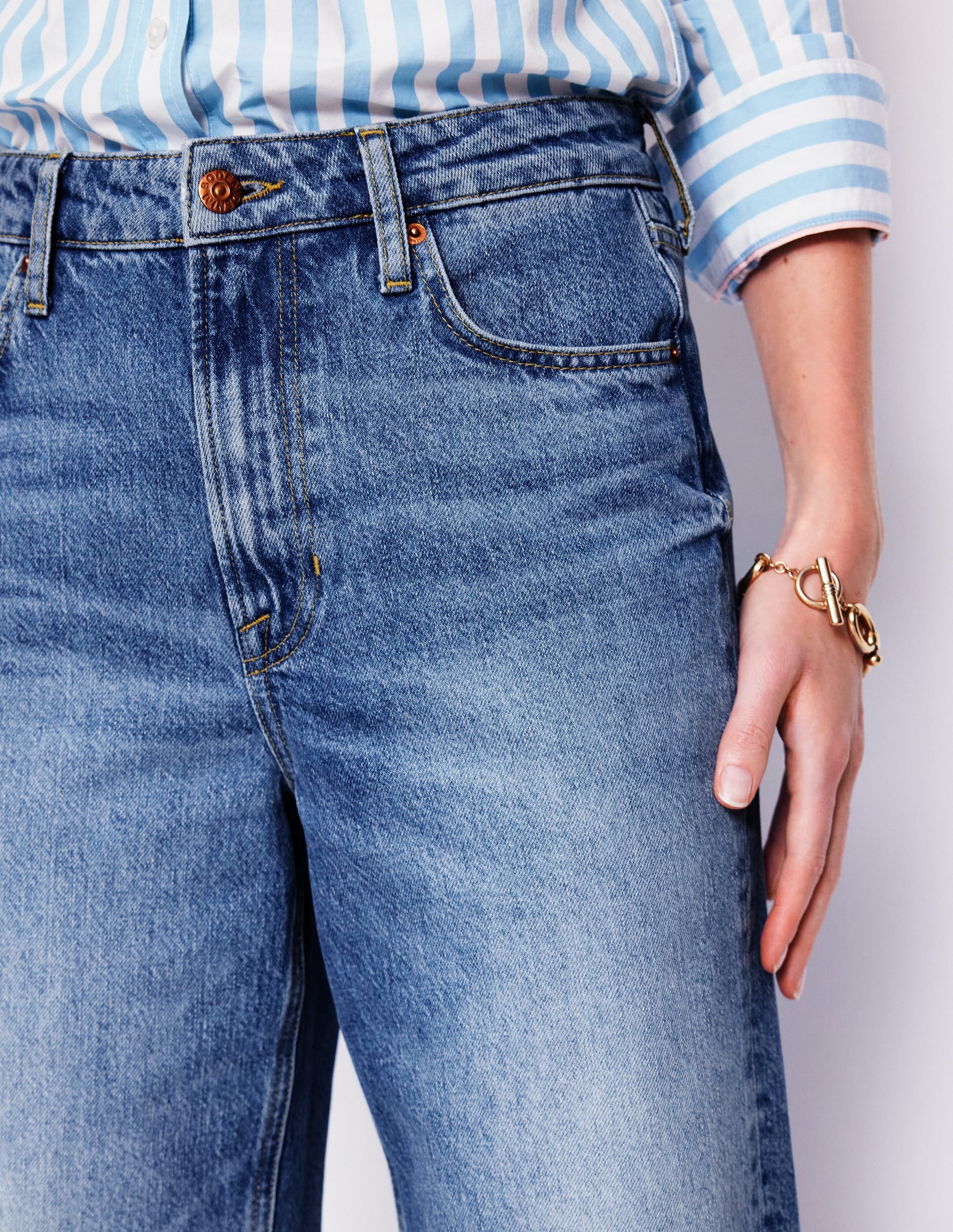 Kurze Jeans mit hohem Bund und geradem Beinschnitt-Helles Vintage Fransen - Image 5