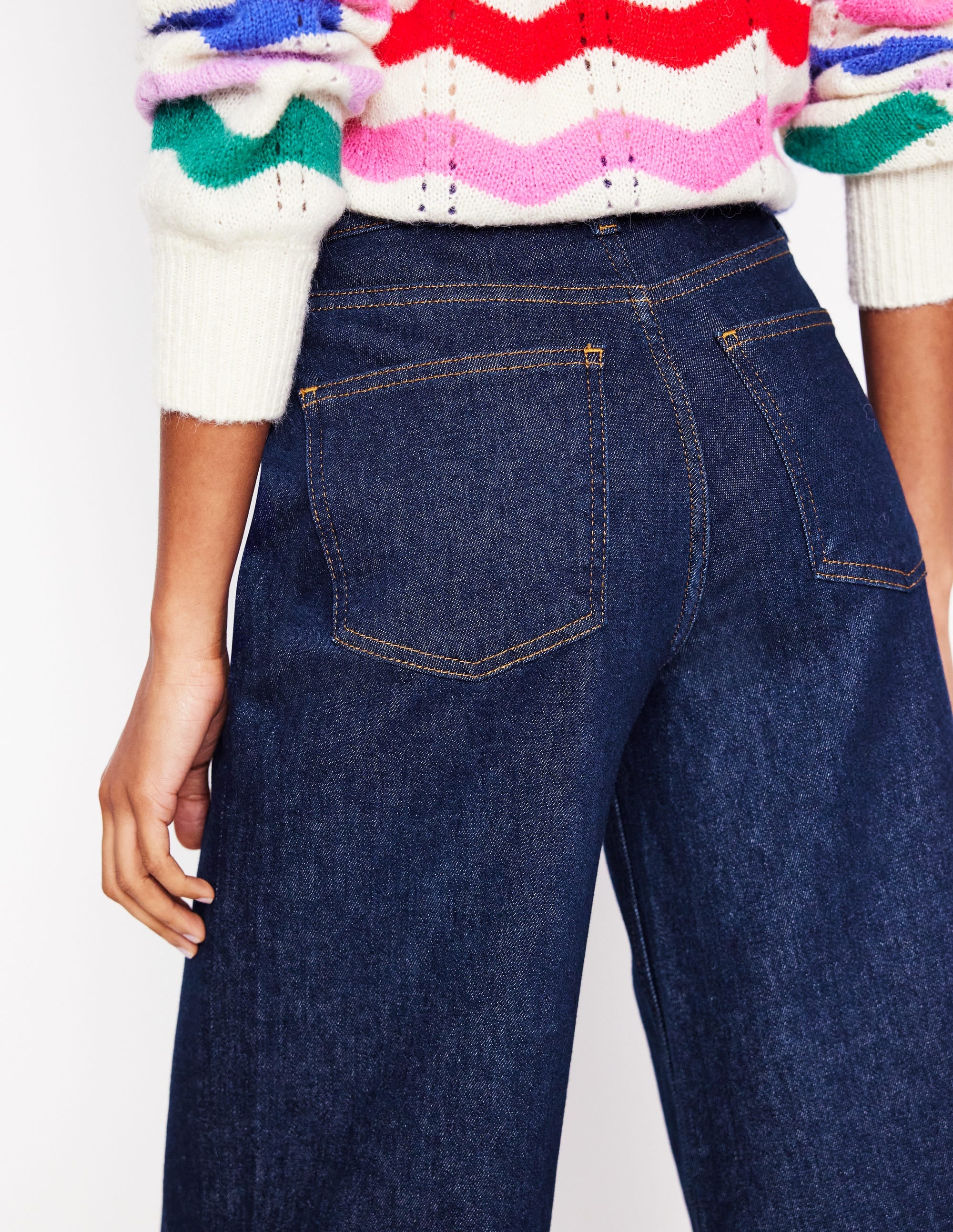 Weite, verkürzte Jeans mit hohem Bund-Indigo Waschung - Image 4